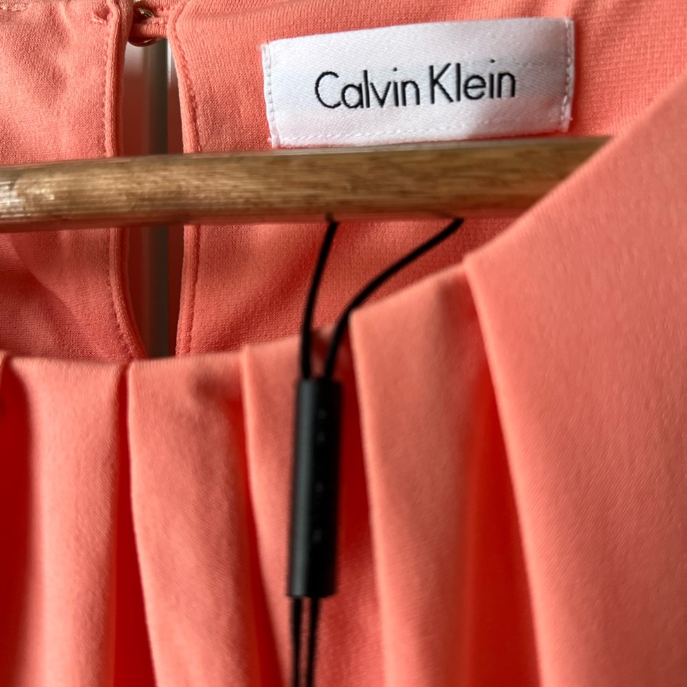 Calvin Klein - Picture 2 of 8